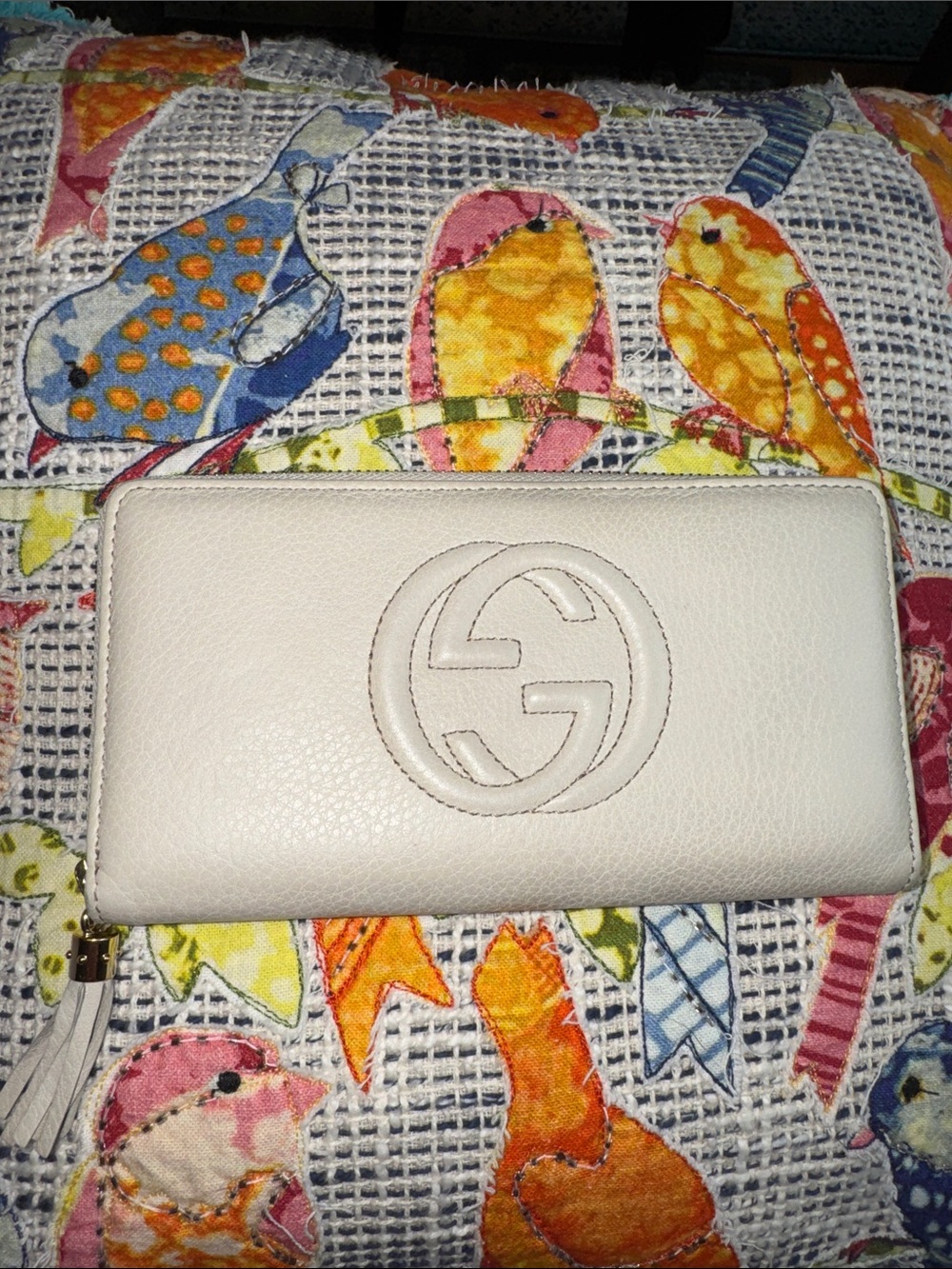 Gucci Soho Zip-Around Logo Wallet in Ivory